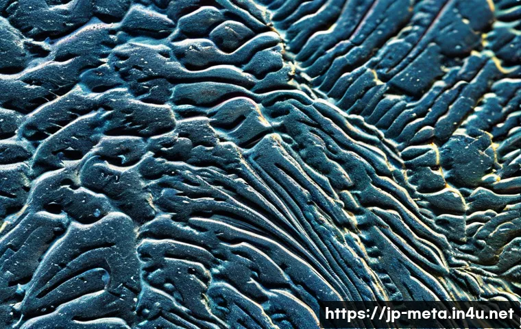 강재 열처리 성공 사례 - A detailed close-up of a steel sample under a high-powered microscope showing the microstructure tra...